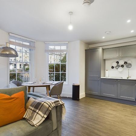 The Grove King Bed Wi-Fi Ev Charger Apartment เชลเทนแฮม ภายนอก รูปภาพ