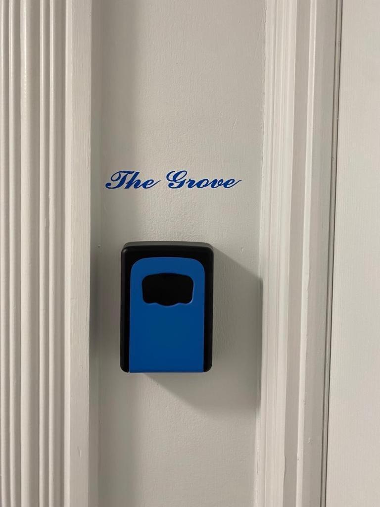 The Grove King Bed Wi-Fi Ev Charger Apartment เชลเทนแฮม ภายนอก รูปภาพ